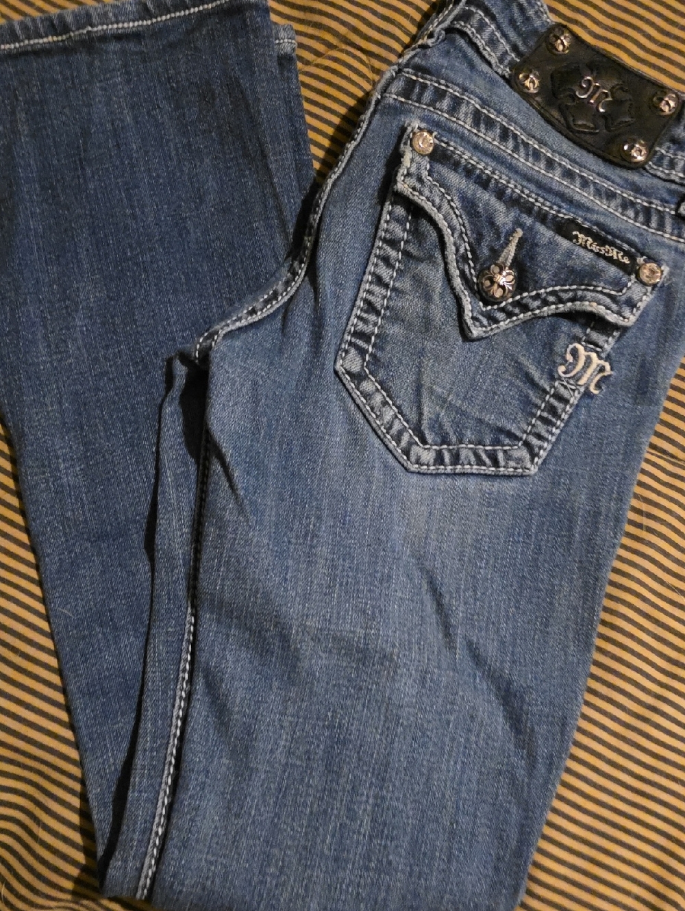 Miss Me Women's Medium Blue Boot Cut Jeans with Embroidered Pocket. Sz 26
